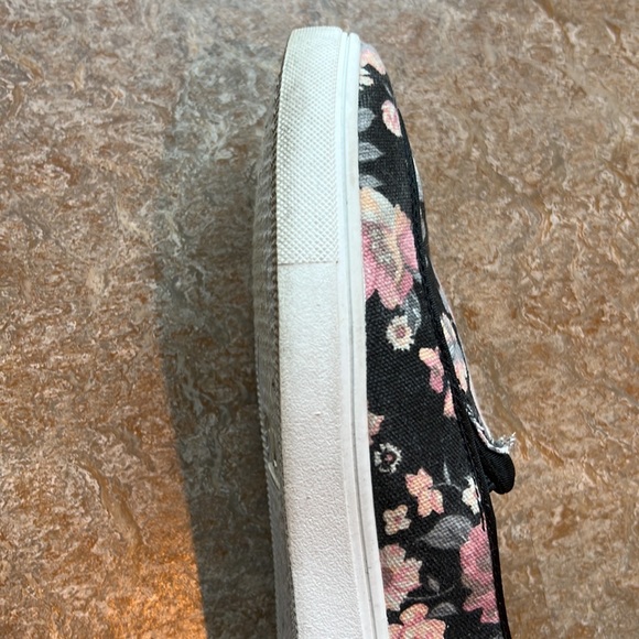 Rocket Dog, flower patterned slip ons size 7 - Picture 5 of 7